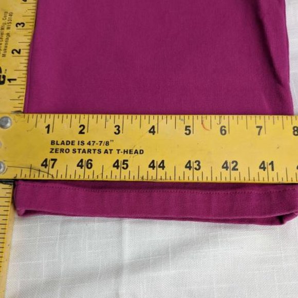 Ralph Lauren Woman's Size 8, Hot Pink Capris With Gold Hardware - Picture 6 of 9